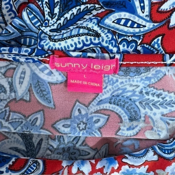 Sunny Leigh Floral Blouse Womens Large Red Blue Sharkbite Hem Tunic Cutout Neck - Picture 6 of 6